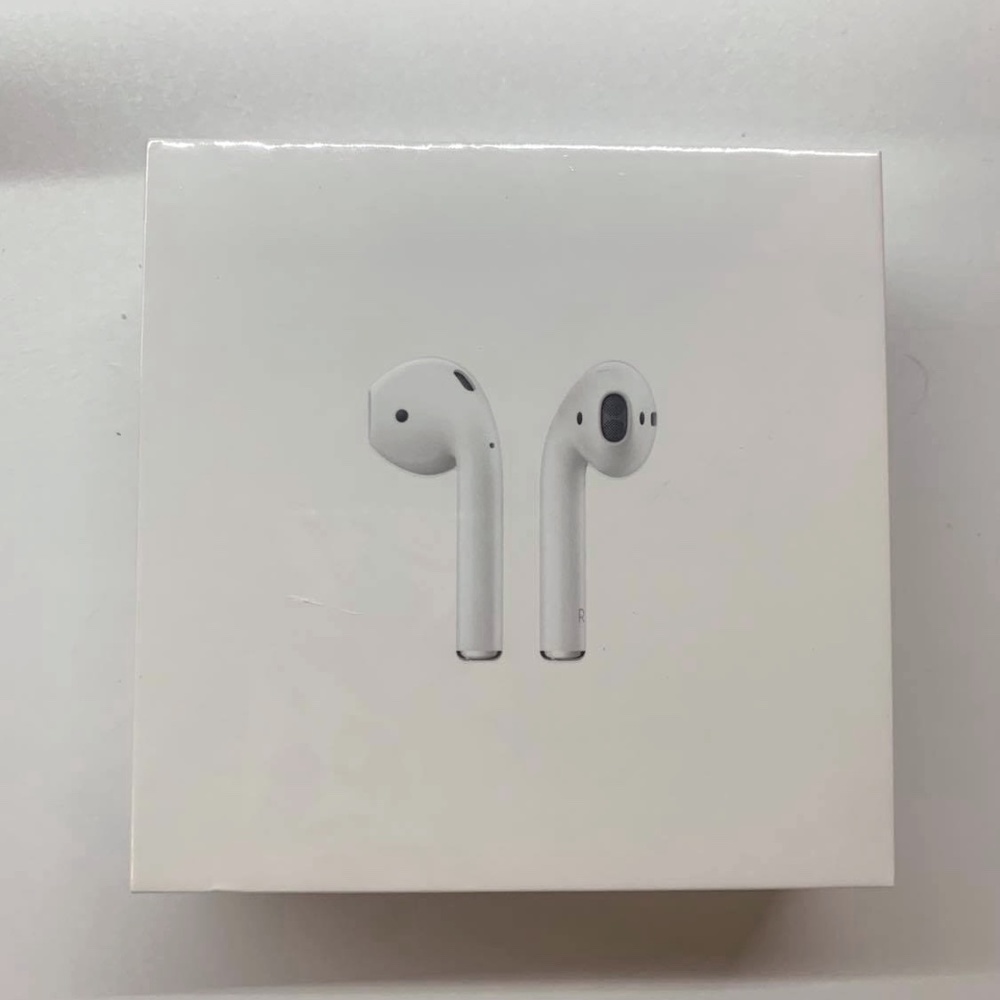 Apple AirPods with Charging Case